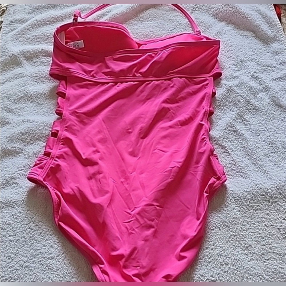 Kenneth Cole Reaction hot pink  One Piece Swimsuit - Picture 4 of 5